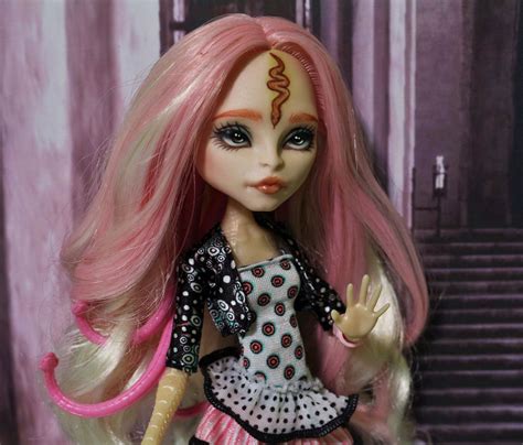 https://flic.kr/p/CBPoyC | Viperine Gorgon repaint | Ooak Monster High doll by Suni's Custom ...