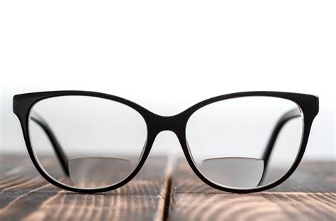 What Are Bifocal Glasses & How Do They Work? | Wainwright