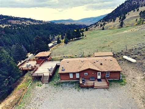 Cabin near Gardiner, Montana