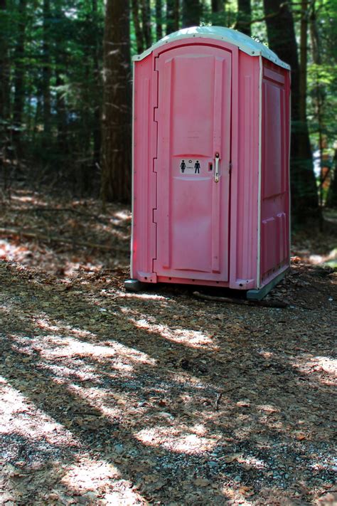 Kostenlose foto : Bau, eingeweiht, Standort, Klo, WC-Kabine, öffentliche Toilette, Mann machte ...