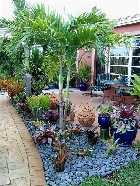 60+ Warm Tropical Backyard Landscaping Ideas | Tropical backyard ...