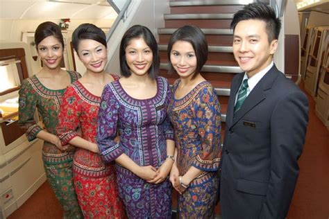 Singapore Airlines | Airline cabin crew, Singapore airlines, High ...