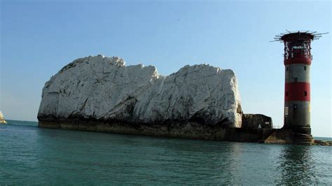 Plans to upgrade Isle of Wight lighthouse revealed - BBC News