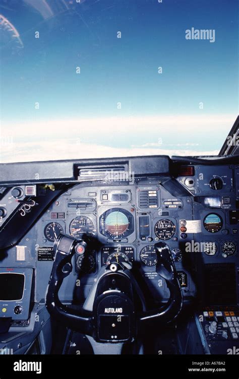 Cockpit lockheed l1011 tristar hi-res stock photography and images - Alamy