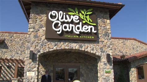 Olive Garden opens first Chicago location - ABC7 Chicago