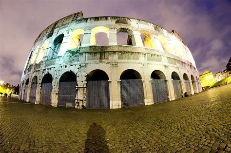 Lights Of Colosseum At Night Colosseum Forum Light Photo Background And ...