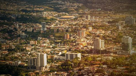 Recorriendo TEGUCIGALPA la capital de Honduras - YouTube