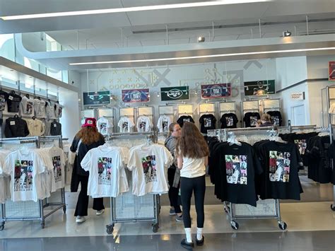 Short Lines For Taylor Swift 'Eras' Tour Merch At MetLife (PHOTOS) | Hoboken, NJ Patch