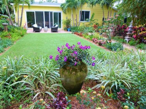 HGTVGardens Has Moved | Florida landscaping, Florida gardening, Small backyard gardens