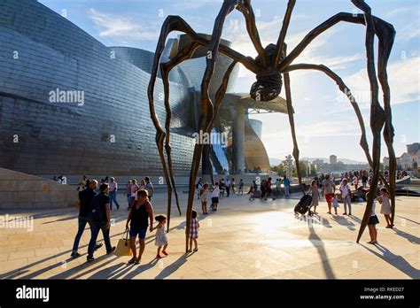 Maman sculpture, by Louise Bourgeois, Guggenheim Museum, Bilbao, Bizkaia, Basque Country, Spain ...