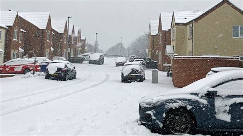 'Major incident' declared in Yorkshire due to severe snow on roads - LBC