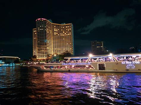 Dinner Cruise on the Chao Phraya River – UJ's Blog