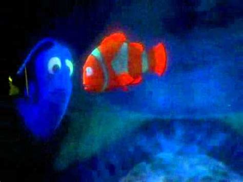 Escena de Buscando a Nemo - Dory habla balleno - YouTube