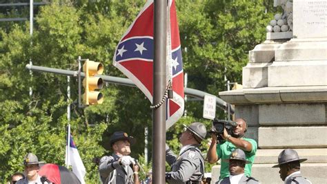 Confederate flag removed from South Carolina Statehouse grounds - The Globe and Mail