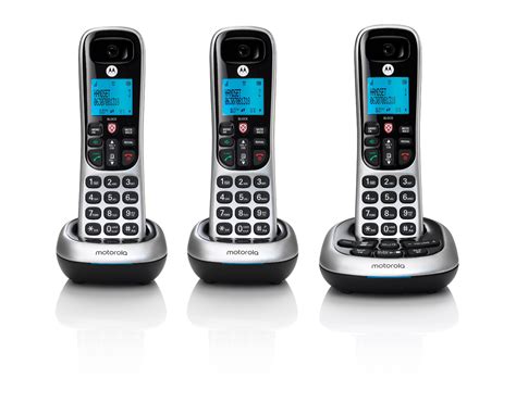 Motorola CD4013 CD4 Series Digital Cordless Telephone with Answering Machine (3 Handsets ...