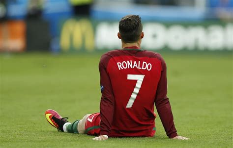 Wallpaper lawn, football, back, form, Portugal, Cristiano Ronaldo, sitting, legend, player ...