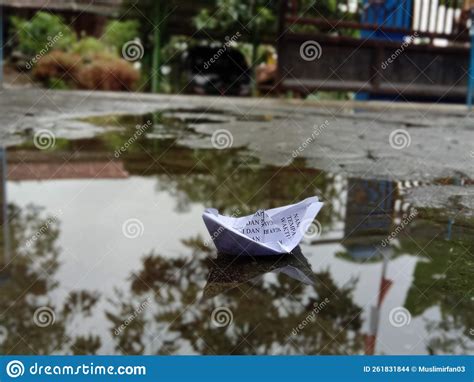 Perahu Kertas Stock Photos - Free & Royalty-Free Stock Photos from Dreamstime