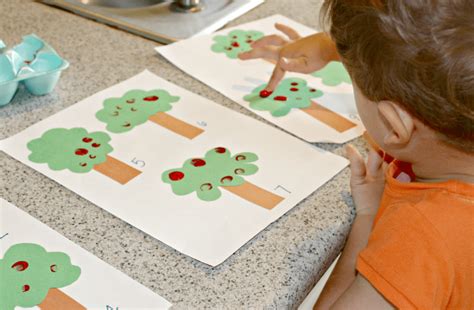 Apple Counting: A Fun Math Activity for Kids + FREE Printables - Live ...