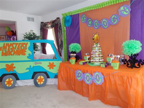 Decorations and sweets table.... background decorated with plastic tablecovers | Scooby doo ...