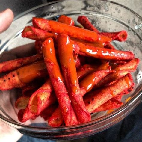 ¡Atrevidos y con mucho mexican power! Estas son las 5 maneras de comer Takis fuego - EstiloDF