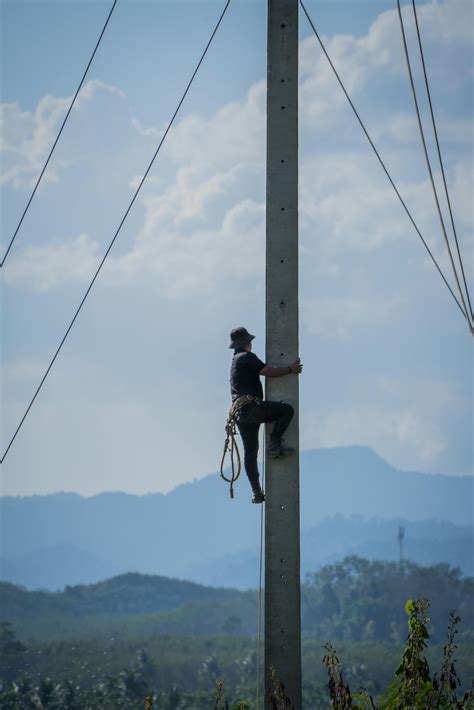 Mountaineer Climbing Ice Wall · Free Stock Photo