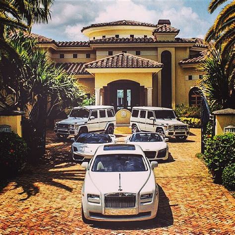 Narco Instagram Mansion Driveway | Mexican drug lord, Luxury driveway ...