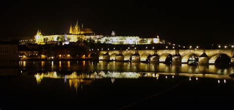 FREE IMAGE: Illuminated Prague Castle | Libreshot Public Domain Photos