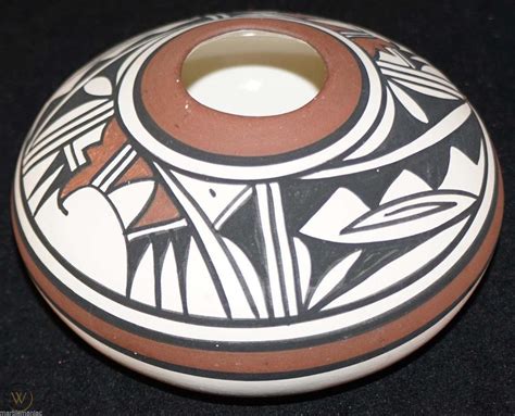 Small Navajo Pottery Pot White Color & Painted Artist Signed L Sakizzie 95 | #1816501117