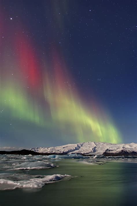 The Northern Lights dance across the sky at the Jökulsárlón Glacial ...