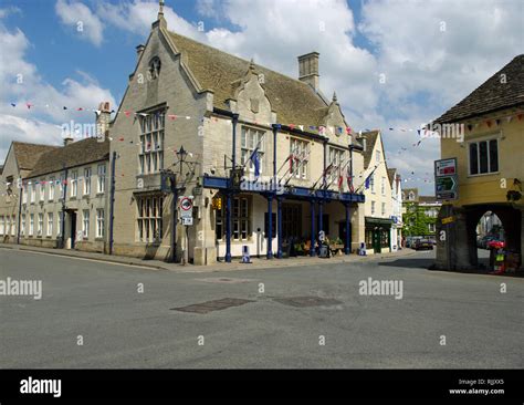 Snooty Fox Hotel, Tetbury, Gloucestershire Stock Photo - Alamy