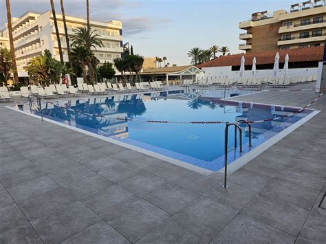 TUI SUNEO Santa Ponsa - Outdoor Pool - Pionero Building | AccessAble