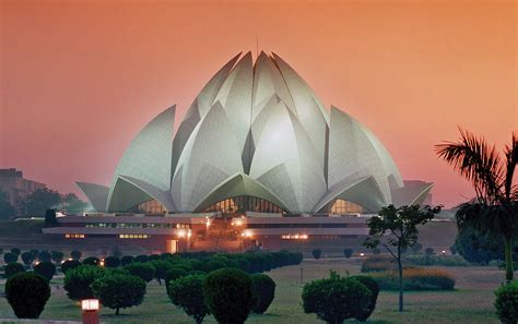 Lotus-Temple-in-New-Delhi,-India - eniGma Magazine