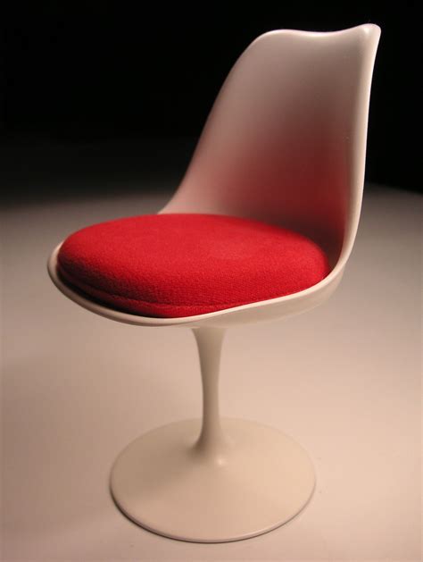 Tulip Chair 1955 Eero Saarinen, aluminum, fiberglass, leather/fabric ...