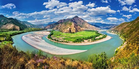 First Bend of the Yangtze River