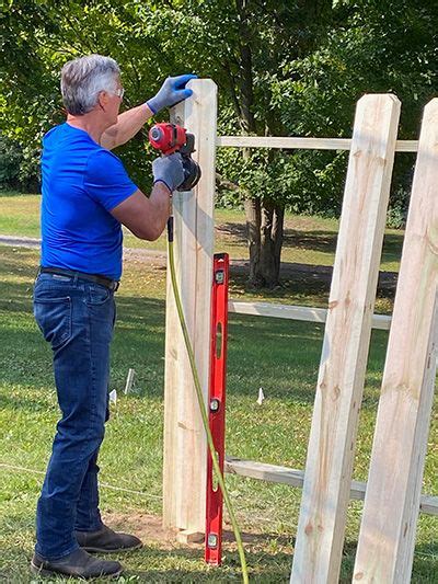 How to Build a Shadowbox Fence Using Pickets - Outdoor Essentials | Shadow box fence, Diy shadow ...