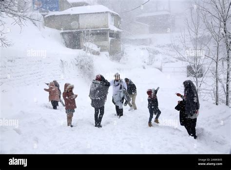 Murree Mall Road Murree Weather Today Live 2020 / Murree Pakistan 13th Jan 2020 People Have Fun ...