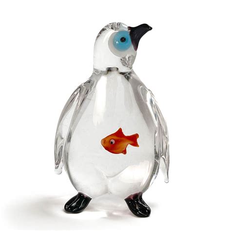 Penguin swallowing a fish - Murano Glass