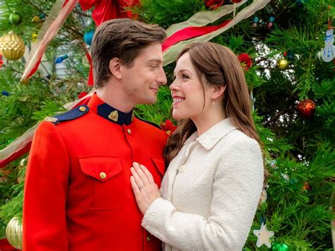 Exclusive: Hallmark Channel orders new 'When Calls the Heart' Christmas ...