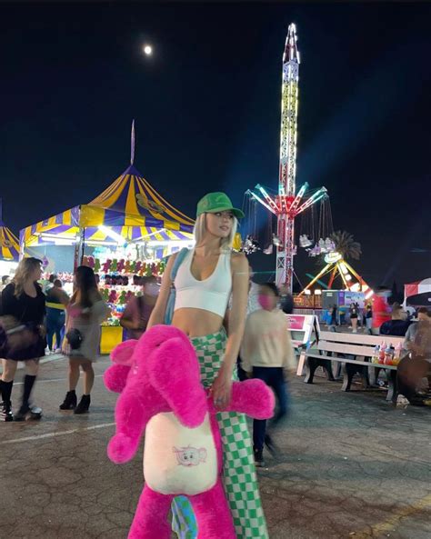 Alissa Violet | Carnival outfits, Fair outfits, Cute friend photos