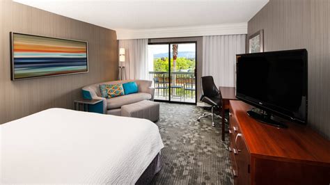 Oakland Airport Hotels | Courtyard Oakland Airport