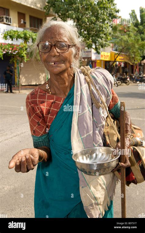 Woman beggar in Pondicherry India Stock Photo - Alamy