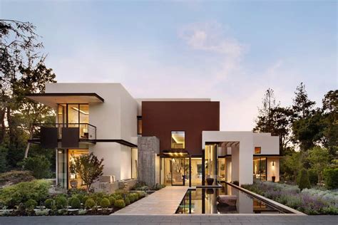 Fascinating modern property in California boasts luxury amenities