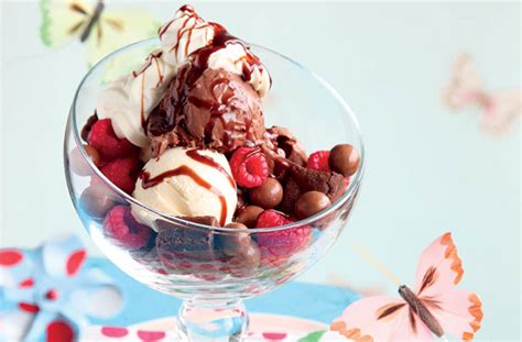 Chocolate Ice Cream Sundae | Dessert Recipes | GoodtoKnow