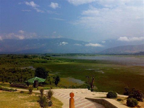 Wular Lake Srinagar, Photos, Facts and Story | KashmirHills.com