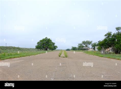 The forgotten town of Glenrio, Texas and Glenrio, New Mexico, split ...