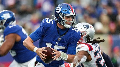 Giants stick with local legend Tommy DeVito at quarterback despite ...