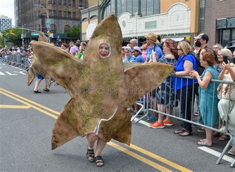 40th Coney Island Mermaid Parade Editorial Stock Photo - Image of ...