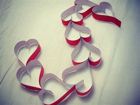 Whipped Up Pretty: DIY Pretty: Paper Heart Chain.