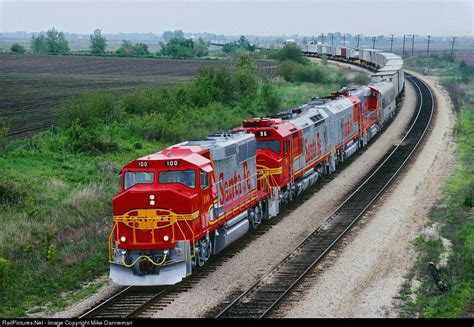 ATSF 100 Atchison, Topeka & Santa Fe (ATSF) EMD GP60M at Ransom ...