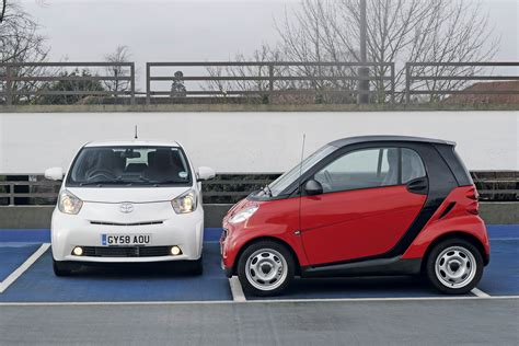 Toyota iQ vs Smart ForTwo | Auto Express